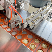 Machine d'emballage automatique haute vitesse pour préservatifs individuels avec gaufrage et collage d'emballages en papier de qualité alimentaire
