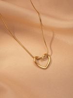 Collier pendentif cœur creux en acier inoxydable, collier cœur chromé, design simple et de niche, collier cœur léger et luxueux, collier cœur personnalisé