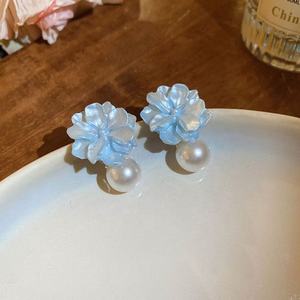 Nouvelles Boucles d'Oreilles Clous Tendance 2025 en Alliage, Perles et Fleurs Blanches, Bleues et Roses pour Femme - Product Image 3