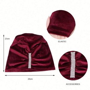 Vente en gros : Accessoires capillaires d'extérieur toutes saisons avec logo personnalisé, Turbans musulmans couleur unie, Bonnets chauds en velours et Bonnets à strass - Product Image 4