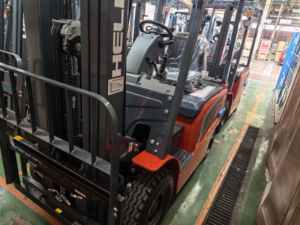 מלגזה חשמלית 1.5-<span class=keywords><strong>1.8</strong></span> טון בעלת תו תקן CE - פתרון הרמה יעיל במיוחד למחסנים - Product Image 3