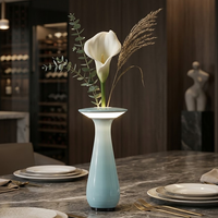 Lampe de table LED sans fil rechargeable, design moderne et simple, support floral, pour extérieur, restaurant de luxe, IP54, Aura Vase Touch