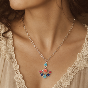 Collana con ciondolo dalla texture letteraria e colorata, regalo di gioielli retrò da donna - Product Image 2
