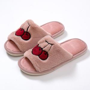 Nouvelles pantoufles <span class=keywords><strong>d</strong></span>'intérieur douces en peluche gris rosé <span class=keywords><strong>cerise</strong></span> pour l'<span class=keywords><strong>hiver</strong></span>, design mignon avec fonction antidérapante, chaussures <span class=keywords><strong>d</strong></span>'été - Product Image 4
