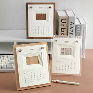ปฏิทินตั้งโต๊ะไม้วอลนัทแบบสั่งทำพิเศษ ปี 2025 ปฏิทินโปรโมชั่นประจำปี ดีไซน์สร้างสรรค์ด้วยไม้วอลนัทเพื่อสไตล์ที่ไม่เหมือนใคร - Product Image 6