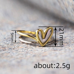 Elegante Anello a Cuore Bicolore con Design Minimalista e Bordo Dorato, Gioiello da Donna alla Moda per Uso Quotidiano, Regalo Chic - Product Image 3