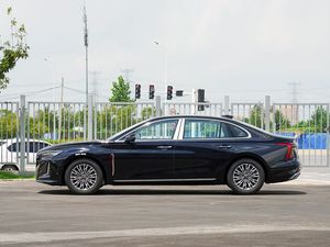 2025 nuova edizione Hongqi H5 AWD benzina auto vendita calda da cina FAW con tetto apribile panoramico scuro interno AWD Drive pneumatici dimensioni R17 R15 - Product Image 3