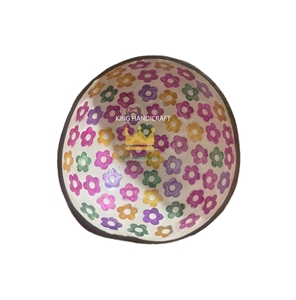 Bol en noix de coco fait main, design mosaïque verte, style bohème traditionnel, vaisselle artisanale, cadeau du Vietnam - Product Image 3