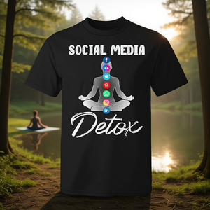 Camiseta Social Media Detox con diseño de yoga anti-desecho digital de teléfonos inteligentes - Product Image 3