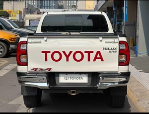 Hilux 2.8L Turbo Diesel Doppia Cabina Pickup con Trasmissione Automatica <span class=keywords><strong>EURO</strong></span> 5 Veicolo Commerciale Tutto Terreno Guida a Sinistra - Product Image 3