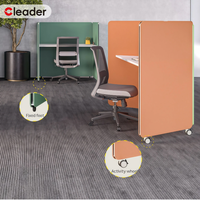 Écran de séparation de bureau professionnel au design géométrique sans couture, texture métallique, pour poste de travail contemporain