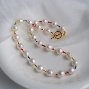 قلادة نسائية مصنوعة يدويًا من لؤلؤ المياه العذبة متعددة الألوان مطرزة بالخرز مجوهرات للنساء - Product Image 3