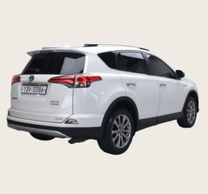 Toyota RAV4 hybride 2016, 2,5 L essence électrique automatique, écologique, fiable, voiture familiale avec une excellente économie de carburant à vendre - Product Image 1