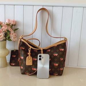 Bolso Tote de Gran Capacidad para Mujer a la Moda. Hecho de material PU. Decorado. Adecuado para uso diario. - Product Image 3