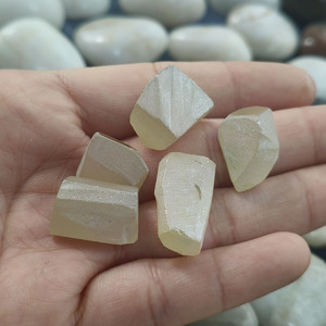 Piedra de rutilo sintética (creada en laboratorio) sin tallar, materia prima de piedras preciosas en bruto para la fabricación de gemas sueltas - Product Image 3