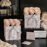 Boîte à fleurs carrée en marbre recyclé de luxe, ruban personnalisé, bouquet de roses, boîte cadeau pour la fête des mères, la Saint-Valentin, un mariage