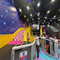 Équipement de parc d'aventure intérieur, thème sportif, centres d'activités pour enfants dynamiques, conception personnalisée, filet d'escalade, livraison rapide