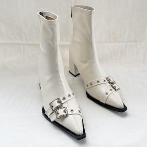 Botines de Mujer con Hebilla de Diseño Innovador, Estilo Urbano, Tacones Altos Finos, Punta Puntiaguda, Zapatos para Banquete o Baile de Graduación - Product Image 1