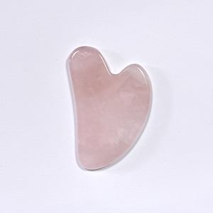 Herramienta Gua Sha de Cuarzo Rosa Natural Transparente en Forma de Corazón, Tabla de Masaje Facial de Cristal Rosa para el Cuidado de la Piel - Product Image 6
