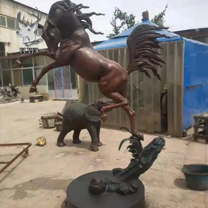 Estatua de caballo volador con alas de bronce artesanías de animales de metal personalizadas para decoración de jardín al aire libre