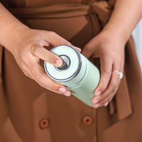 Tasse Cadeau en Acier Inoxydable Isolée Sous Vide Résistante à la Chaleur et aux Hautes Températures avec Séparation Thé-Eau et Couvercle à Ouverture Facile