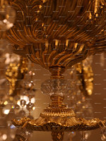 Lustre Classique Européen 18 Lumières Style Français Abat-jour en Tissu Alliage de Zinc Plaqué Or 24K Cristal Grand Lustre Suspendu pour Villa