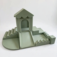 Structure de jeu intérieure pour enfants avec toboggan et mur d'escalade, conception personnalisée pour café et aire de jeux
