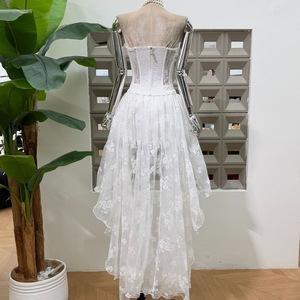 Ensemble de vêtements de boutique : Haut bustier en organza à lacets et baleines, avec <span class=keywords><strong>jupe</strong></span> asymétrique à traîne et effet cintré à la taille - Product Image 6