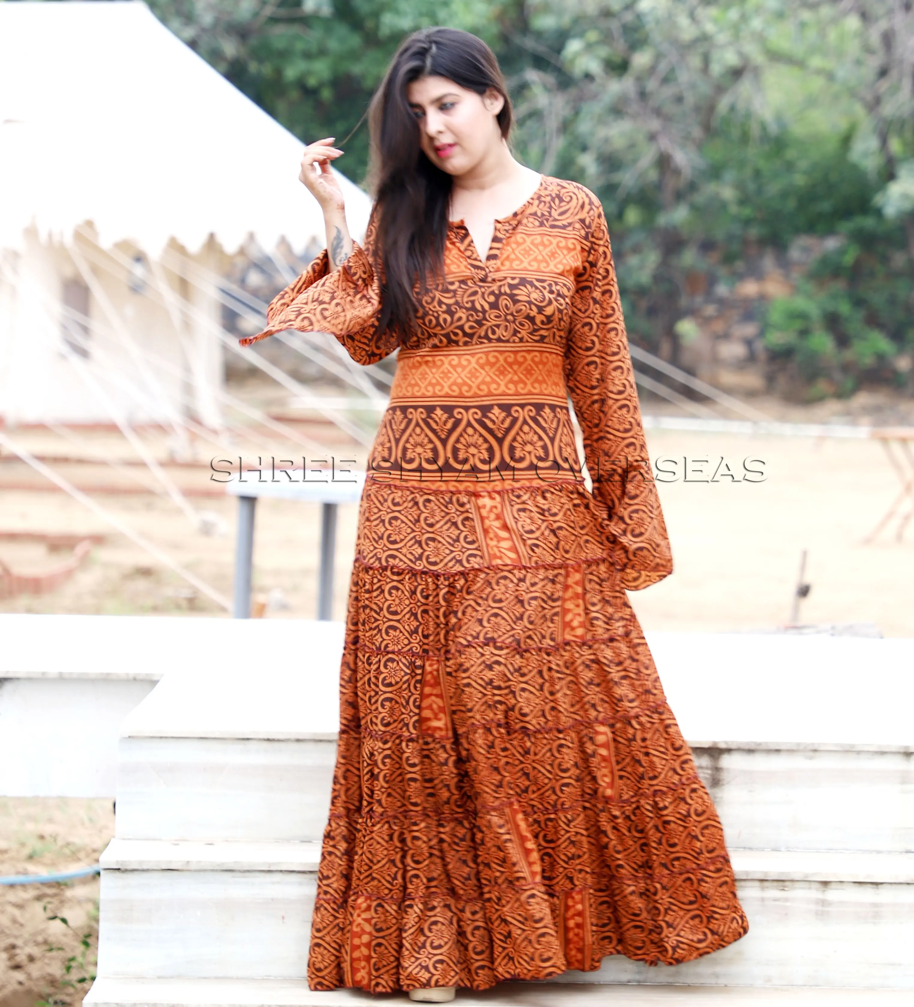 Mix Diverse Prints Beschikbaar In 2020 Vrouwen Dragen Indiase Zijde Sari Vintage Jurk