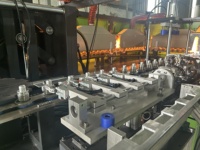 5000bph Servomotor de 4 cavidades Máquina automática de moldeo por soplado de botellas de PET