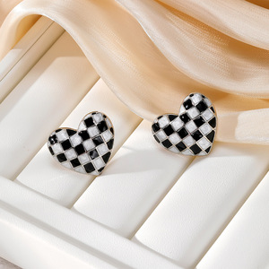 Heart Shape Enamel Clip-On <b>Earrings</b> In Red Green Black Checkered Pattern For Women Gift Fashion Jewelry - Product Image 4