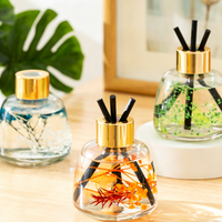 Diffuseur de parfum floral léger 120 ml sans flamme pour voiture, arôme longue durée, ornement décoratif pour l'intérieur de la voiture, à fixer sur le siège