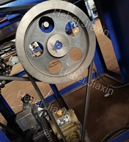 Machine à récurer les métaux