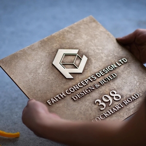 Латунная металлическая табличка на заказ для гостиничного магазина - Product Image 2