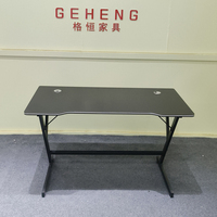 Bureau de jeu PC au design moderne, grande surface, ergonomique, avec double passe-câbles pour salle de jeu professionnelle