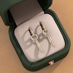 Nouvelles boucles d'oreilles pendantes en or 14 carats avec diamants, design moderne à maillons ovales, best-seller - Product Image 4