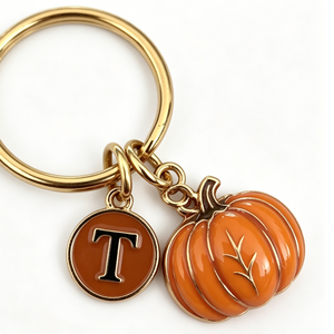 Porte-clés Citrouille de Thanksgiving avec Breloque Initiale T en Laiton et Alliage de Zinc, Cadeau Mignon Fait Main - Product Image 2