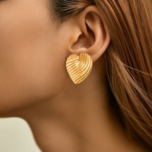 Pendientes de Corazón de Acero Inoxidable Chapados en Oro de 14K de Alta Calidad, Personalizados, Hechos a Medida, Modernos, Recuerdo de Fiesta para Mujer - Product Image 3