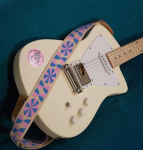 กีตาร์ไฟฟ้า 6 สาย TR1 รุ่นขายดี ตัวกีตาร์ทำจากไม้บาสวูด คอทำจากไม้เมเปิล ฟิงเกอร์บอร์ดทำจากไม้โรสวูด - Product Image 5