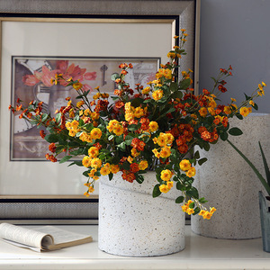 ดอกกุหลาบประดิษฐ์ ยี่ห้อ Yihua Floral Art  ดอกไม้ประดับผ้าไหม สีเหลือง สีส้ม สีแดง ช่อดอกไม้ตกแต่งบ้าน - Product Image 1