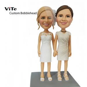 Statuette Personalizzate in Argilla Polimerica Fatte a Mano per Coppie, Regalo per il 10° Anniversario - Product Image 5