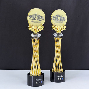 Premio Personalizado Columna Espiral Dorada - Trofeo Premium con Placa de Cristal Redonda para Conferencia 2026 MH-J029 - Product Image 5