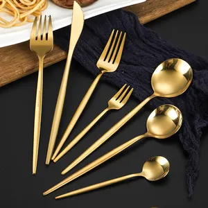 थोक थोक लक्जरी शादी चाकू चम्मच कांटा सोना मढ़वाया Flatware स्टेनलेस स्टील पुर्तगाली कटलरी सेट