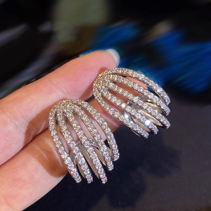 Orecchini a Perno con Zirconi Geometrici, Delicati e Incastonati, per Matrimoni e Banchetti, Gioielli da Donna - Product Image 6