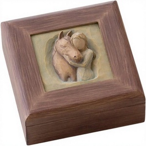 Caja Cuadrada de Madera con Relieve Tallado de Caballo y Jinete, Decoración Artesanal para Mesa - Product Image 3