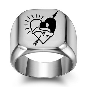 Anillo Unisex Cuadrado de Acero de Titanio de 18 mm con Grabado Láser de Corazón, Joyería de Moda, Regalo - Product Image 3