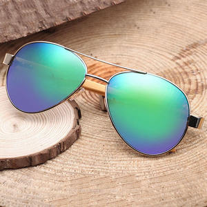 Occhiali da Sole in Legno di Alta Qualità, Montatura Retrò alla Moda, Protezione UV400, Montatura in Bambù - Product Image 2
