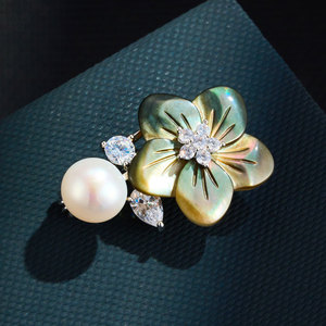 Flower Brooch Mother Of Pearl With Zircon And Freshwater Pearl For Women Party Jewelry Copper Alloy Claw Setting - Product Image 4