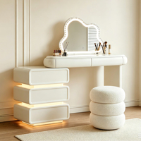 Coiffeuse moderne éclairée avec miroir effet nuage, table de maquillage populaire blanc crème, ensemble de coiffeuse de designer simple avec rangement