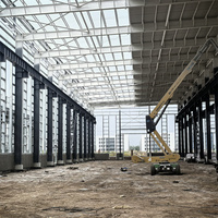 Atelier et entrepôt modernes en structure légère en acier, grade Q345/Q235, surface galvanisée à chaud, conception préfabriquée à grande portée
